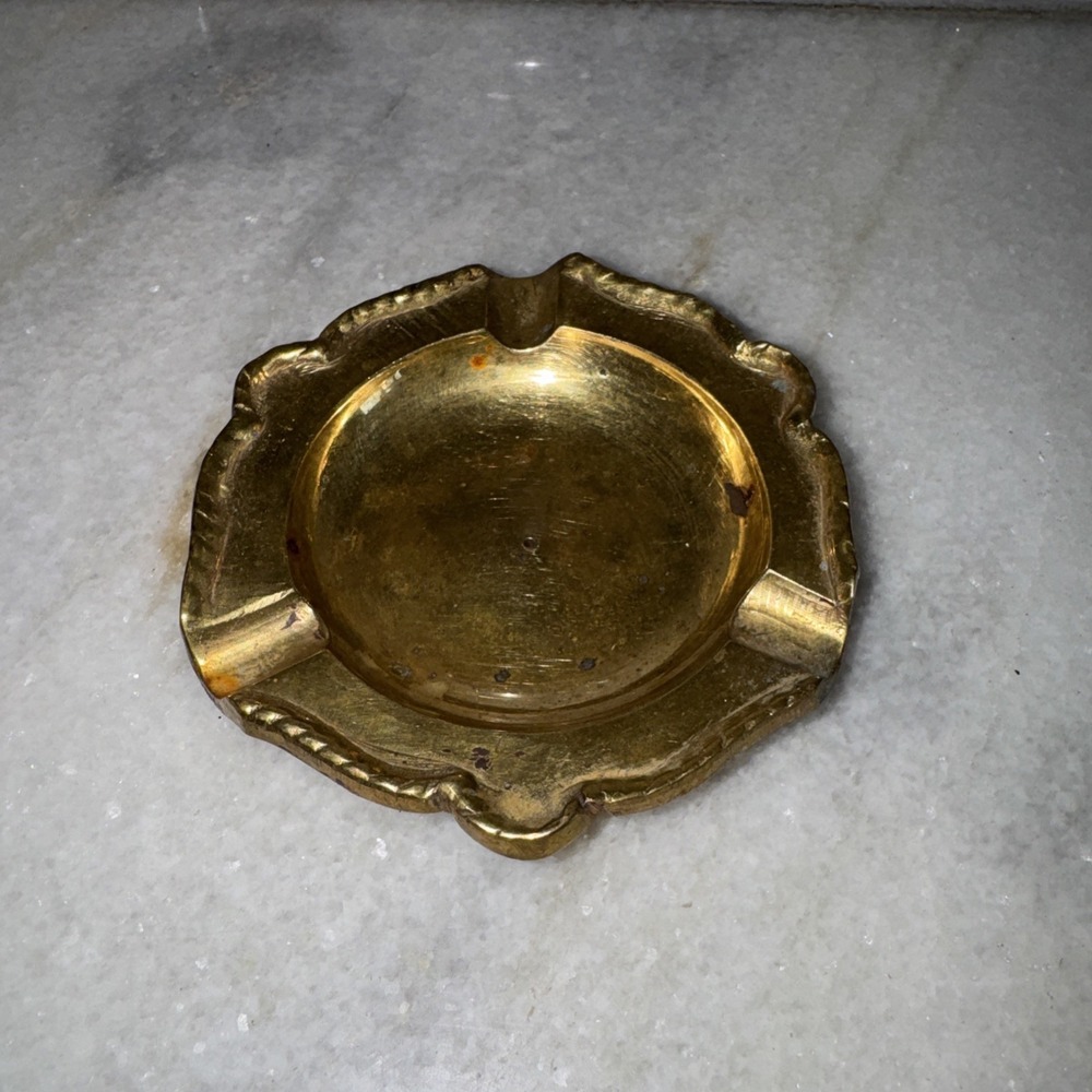 Heavey‎ Brass Ornate Ashtray Made in India- 4 Cigarette Rests